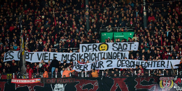 Queerfeindlichs Banner der Leverkusen-Fans bei einem Bundesligaspiel gegen Werder Bremen im November 2023
